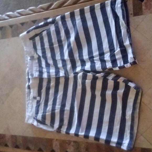 Modern Amusement Other - Modern Amusement Mens/Boys Shorts size 36